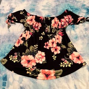 Cute maternity top